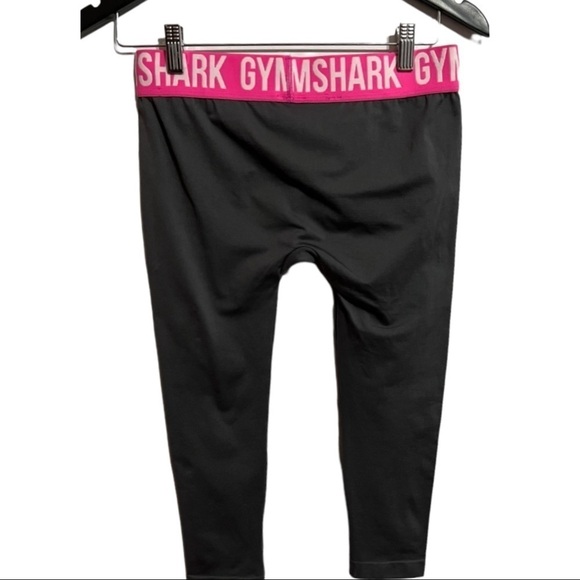 GYMSHARK Fit Seamless Cropped Leggings in Charcoal / Hyper Pink - Picture 5 of 7